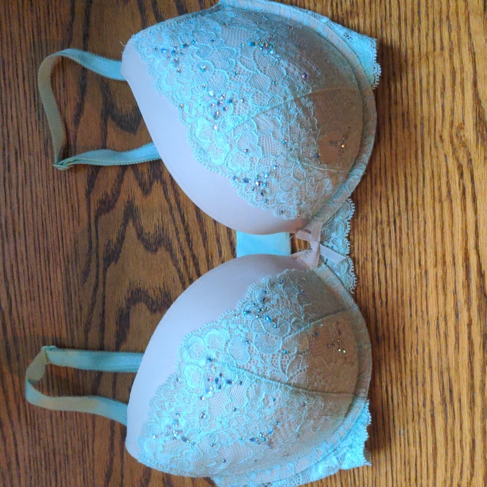 Victoria's Secret 34DD Push-up Bra